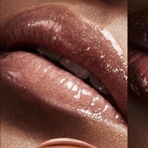 Mini Fenty glow gloss bomb universal lip luminizer